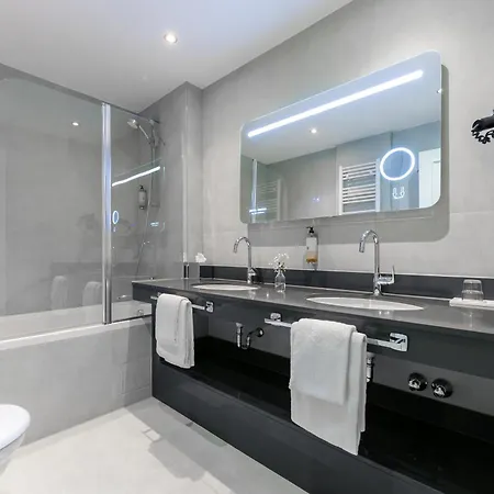 Unique Hauptbahnhof Hotel 4*